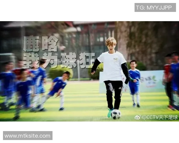 足球明星遭粉丝意外撞击引发关注球迷热情与安全隐患的双重考量